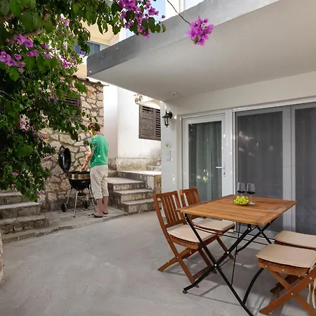 Апартаменты 4 Seasons - *